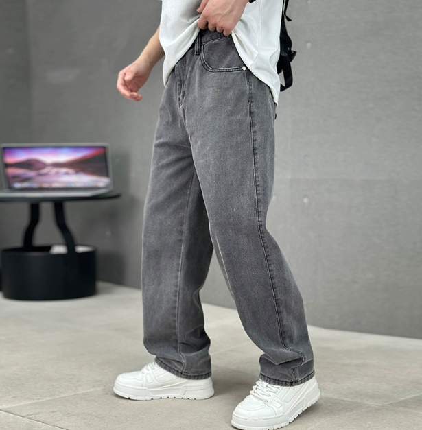 Classic Cut Straight Jeans for Men